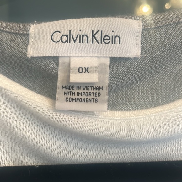 Calvin Klein lightweight knit - Picture 2 of 4